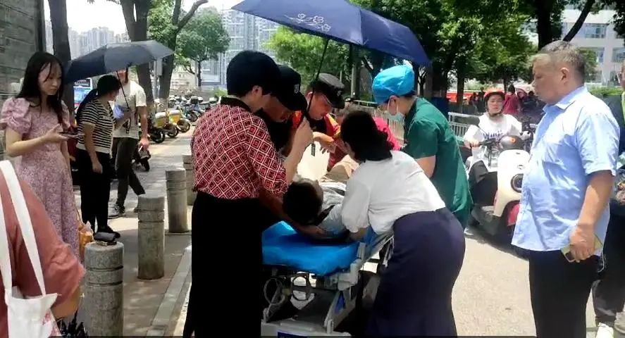 DƬ